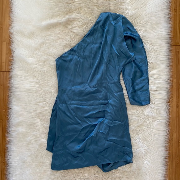 Elliatt Saronic One Shoulder Long Sleeve Blue Draped Front Dress - Picture 6 of 9